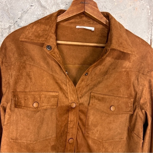 The Be brand cognac tan faux suede fringe button up shacket button up medium - Picture 3 of 6